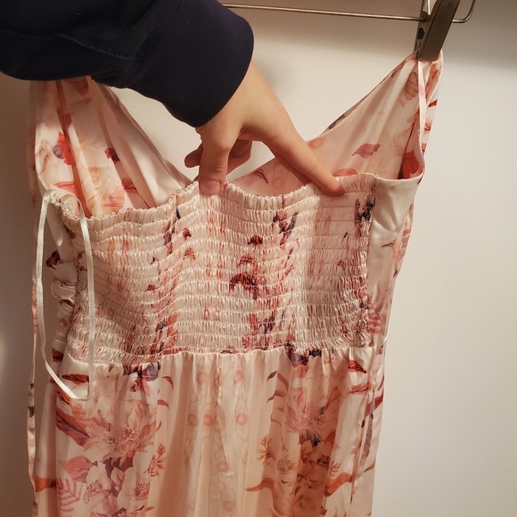 NWOT Guess floral satin jumpsuit. Faux wrap. Tie around neck. Wide leg. Size S. - Picture 4 of 16